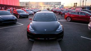 Tesla wird aktuell wegen seiner Fahrassistenzsysteme verklagt. (Bild: Tesla Motors)
