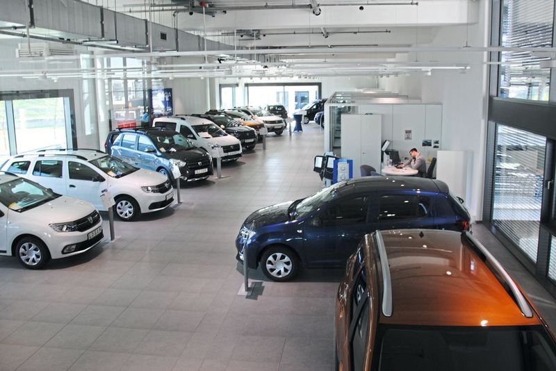Die Räumlichkeiten bieten Platz für die gesamte Dacia-Palette. (Baeuchle/»kfz-betrieb«)
