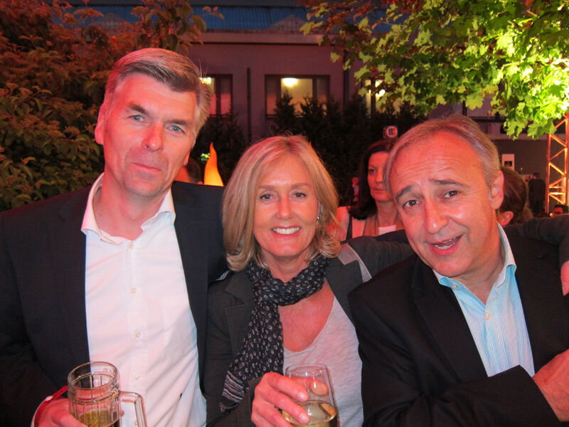 (v. l.) Ralf Brokinkel, NEC, mit Christina Jarosch und Uwe Preuß, Gahrens+Battermann (IT-BUSINESS)