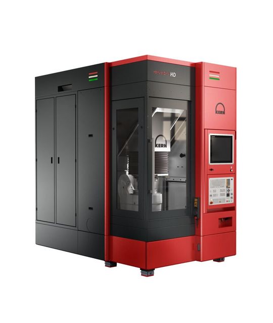 Entscheidend für die extrem hohe, reproduzierbare Präzision, die die Auftragsfertigung von Kern Microtechnik an ihren Werkstücken erreicht, sind die eingesetzten fünfachsigen Bearbeitungszentren «Kern Micro HD».(Bild:  Kern Microtechnik)