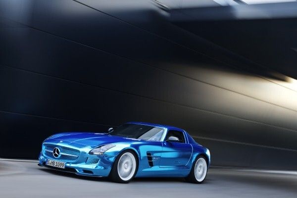 Der Mercedes-Benz SLS AMG Coupé Electric Drive - mit einer Gesamtleistung von 552 kW und einem maximalen Drehmoment von 1000 Nm der stärkste Elektro-Supersportwagen der Welt (Daimler AG)