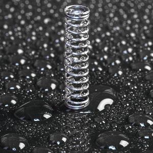 Metallfedern sind in vielen Konstruktionen unverzichtbar. Um die zugeführte Energie in korrekt Federarbeit umzusetzen, muss die Feder aber korrekt ausgelegt sein.(Bild:  ©bastelheld - stock.adobe.com)