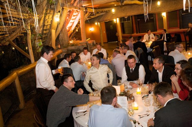 Gemütliches Beisammensein in der Makalai-Lodge (Archiv: Vogel Business Media)