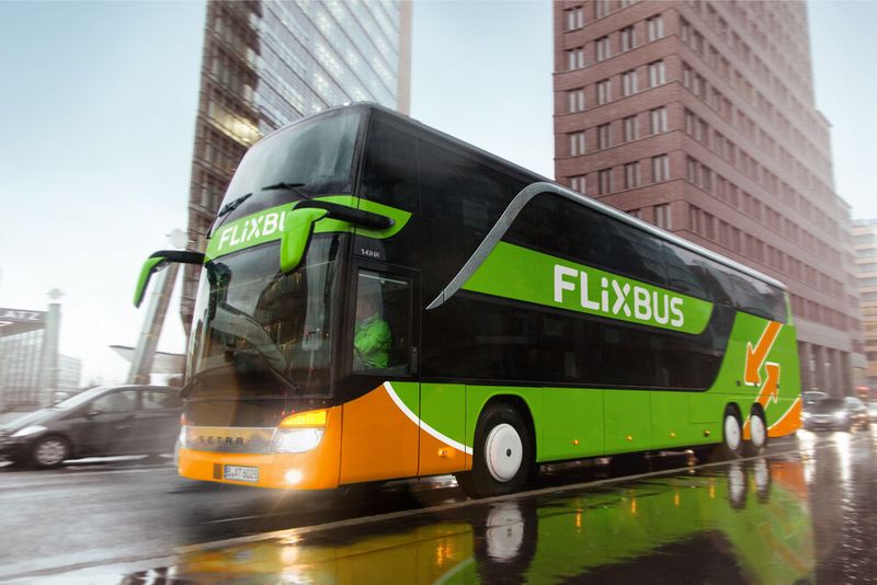 2020 ruhte in Deutschland monatelang der Flixbus-Betrieb, derzeit stehen die grünen Busse seit Anfang November still.(Bild:  Flixbus)