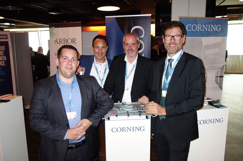 (v. l.) Lars Nowak, Advanced Systemhaus, Kevin Sürig und Frank Weismüller, Corning, und Andreas Danöhl, Nuvias. (Bild: IT-BUSINESS)