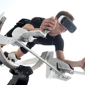 Fitnessgerät und Simulator in einem: Bei Icaros sorgt die eingebaute Lineartechnik von Rollon selbst bei schnellen Lastwechseln für eine reibungsarme und weiche Bewegung.