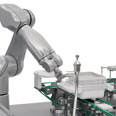En el aislador sin guantes de Syntiso, los procesos se desarrollan de forma automática y las intervenciones humanas se reducen al mínimo. (Imagen:Syntegon)