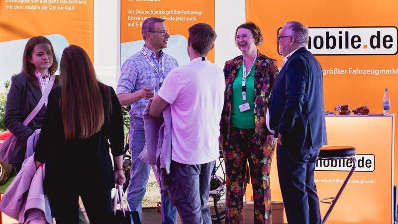 Auch die sechs Sponsorpartner der Automotive Business Days und des Automotive Business Awards, Mobile.de, ... (Bild: Foto: Stefan Bausewein)