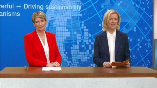 Vorstandsmitglied und BASF-CTO Dr. Melanie Maas-Brunner (l.) eröffnet mit Nina Schwab-Hautzinger, Leiterin der Unternehmenskommunikation, die Forschungspressekonferenz 2022.(Bild:  BASF)