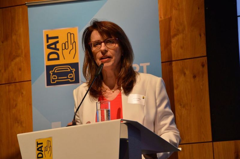 VW-Aftersaleschefin Labbé skizzierte zum Abschluss, worin sie die größten Herausforderungen für den Automobilservice in der Zukunft sieht. (Achter / »kfz-betrieb«)