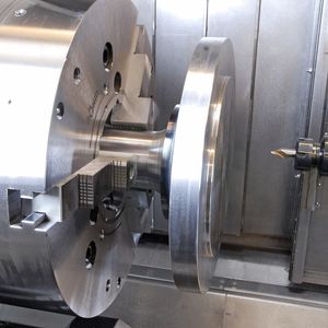 Bild 1: Das Kraftspannfutter mit 500 mm Durchmesser sorgt für einen schnellen und einfachen Backen- und Spannzeugwechsel.