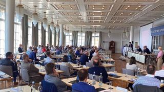 Das Programm zum 17. Deutschen Autorechtstag auf dem Petersberg bei Königswinter steht. Wieder geht es um spannende und aktuelle Rechtsprechungen und Regeln, die die Automobilbranche betreffen.  (Bild: Pfaff – VCG)