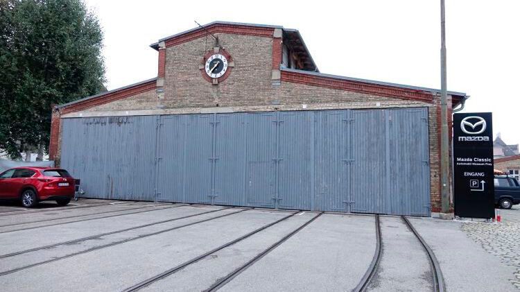 Ein Augsburger Straßenbahndepot ist die Heimat des Mazda Classic Automobil Museums Frey. Es ist von Donnerstag bis Sonntag von 10 bis 18 Uhr geöffnet. (Bild: Dominsky/»kfz-betrieb«)