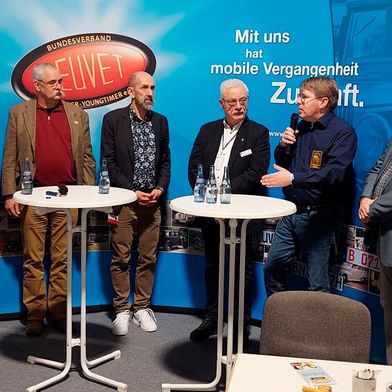 Mit einem abwechslungsreichen Programm und Podiumsgesprächen läutete der Deuvet auf der Bremen Classic Motorshow sein Jubiläumsjahr ein. (Bild: Deuvet)