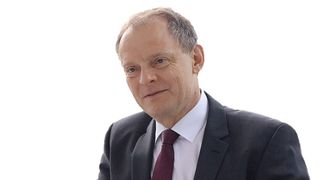 „Das Ventil der Zukunft wird irgendwann seine Ersatzteile selbst bestellen, inklusive der Terminierung des Servicetechnikers.“ - Frank Hils 

Seit Ende 2013 Geschäftsführer der Bürkert-Verkaufsgesellschaft
Wirtschaftsingenieur mit über 20 Jahren Erfahrung in der Mess- und Automatisierungstechnik
Schon 2004 sammelte er Erfahrungen als Leiter des System- und Lösungsgeschäfts eines Messgeräte-Herstellers (Bürkert)