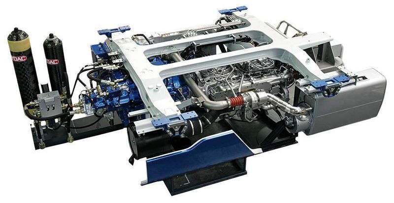 Bild 2: Hydraulikspeicher werden in Schienenfahrzeugen eingebaut, um mit der gewonnenen Bremsenergie in leiser Fahrt ohne Motorbetrieb in den Bahnhof oder wieder heraus zu kommen. Bild: Voith Turbo (Archiv: Vogel Business Media)