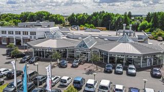 Die Kühne-Gruppe bereitet sich mit guter Mitarbeiterführung auf den digitalen Wandel der Automobilbranche vor. (Bild: Kühne-Gruppe)