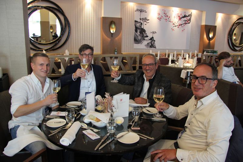 #endlichwiederlive…gute Gespräche bei gutem Essen und gutem Wein. (Vogel IT-Medien GmbH)