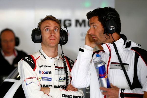 Porsche Team: Timo Bernhard (links) und Mark Webber beim Freien Training (Bild: Porsche)