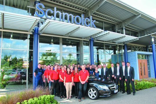 Seit Jahren kontinuierlich am wachsen: Das Team vom Autohaus Schmolck. (kfz-betrieb)