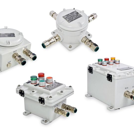 Rose Systemtechnik bietet Ex d Gehäuse mit druckfester Kapselung in unterschiedlichen Größen und Ausführungen für die Prozessindustrie an.(Bild:  Rose Systemtechnik)