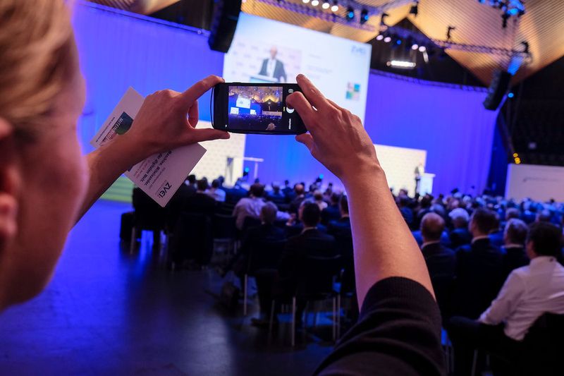 Weitere Impressionen vom ZVEI-Jahreskongress 2017 in Berlin. (ZVEI/Mark Bollhorst; Flickr; CC BY-NC 2.0)