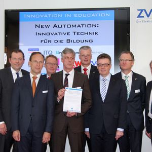 Vereinsgruendung von New Automation auf der Hannover-Messe 2013.