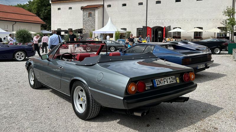 Ferrari 400i aus dem Jahr 1980, zum Cabriolet umgebaut durch Carrozzeria Pavesi. (Bild: Peter Diehl)