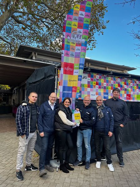 Das ZOTAC-Team und (r.) Markus Feyrer, S&K, sind bereit für den Kirmes Rundgang. (Bild: Vogel IT-Medien GmbH)