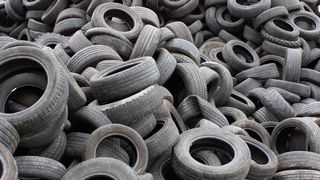 Forscher der TU Chemnitz versuchen Altreifen sinnvoll wiederzuverwerten. (gemeinfrei)
