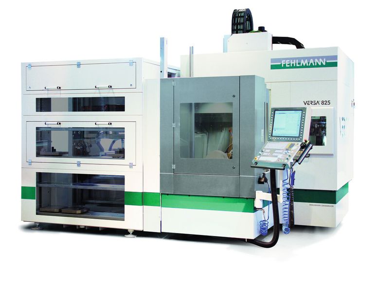 Das patentierte Maschinenkonzept der Versa 825 garantiert ein sicheres und schnelles Bedienen der Maschine und kann einfach automatisiert werden, hier mit neuer Automation Leonardo. (Bild: Fehlmann)