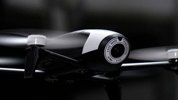 Der zentrale Körper sowie die Arme der Drohne sind aus dem Verbundwerkstoff Windform GT gefertigt. (Parrot)