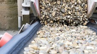 Kies und Sand werden seit über 100 Jahren in Iffezheim gefördert und veredelt. Dank SPS und Co steigt jetzt auch die Produktivität. (Peter Obenaus/Eaton)