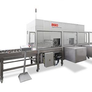 Bild 1: Damit eine Teilereinigungsanlage in der Serienproduktion das gewünschte Ergebnis bringt, sollten Kunde und Anlagenbauer im Vorfeld gemeinsame Versuche durchführen.