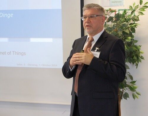 Ralf Sander, Vertriebsleiter des Elektronikfertigers Kellendonk Elektronik, stellte in seinem Vortrag den IoT-Standard EEBus vor. (Johann Wiesböck/EP)