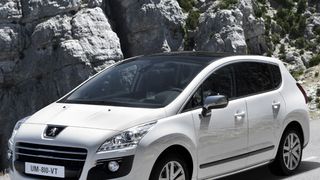 Der Peugeot 3008 HYbrid4 - das weltweit erste Sereinfahrzeug mit Full-Hybrid-Diesel (Bild: Peugeot)