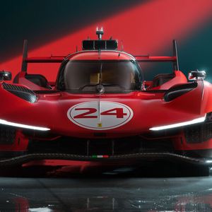 Der Dreiliter-Sechszylinder im Heck bringt zusammen mit einem E-Motor für die Vorderachse in Summe 640 kW/870 PS auf die Straße.(Bild:  Ferrari)