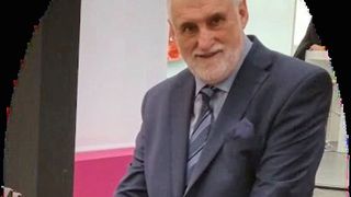 Hans-Erich-Maul hat mit seinem Fachwissen und seine Kreativität für sein Unternehmen, die Maul Konstruktionen GmbH, stets innovative Lösungen für Anwendungen in der Getriebetechnik gefunden. Er ist am 15.7.2020. im Alter von 71 Jahren verstorben. (Maul Konstruktionen)