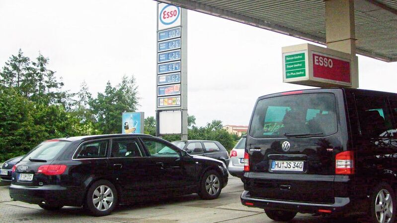 Zum Monatswechsel ist an deutschen Tankstellen im besten Fall mit großem Andrang zu rechnen – schlimmstenfalls mit leergekauften Stationen. 