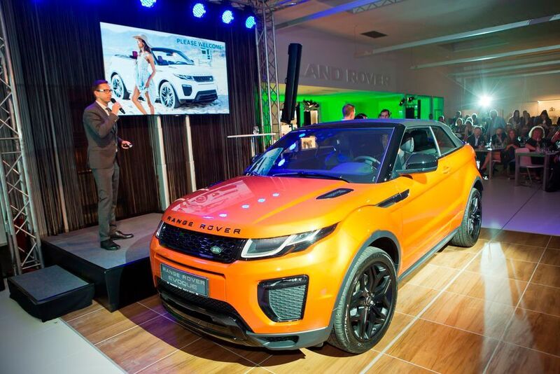 Ein Höhepunkt der Eröffnungsfeier war die Präsentation des neuen Land Rover Evoque Cabrios. (Kämper/Fuhrmeister)