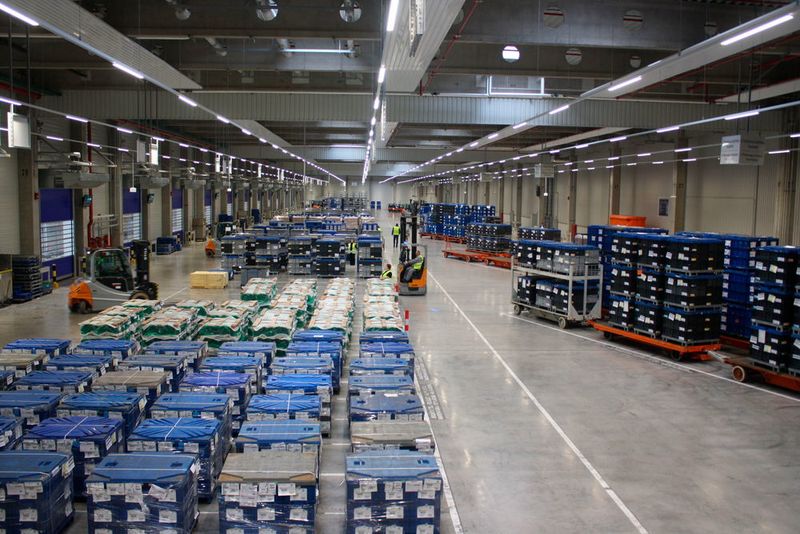 Innovative and efficient logistic solutions help optimize the complex procedures of manufacturing and shorten production time. (Audi Hungary)