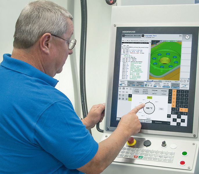 Die Bahnsteuerung TNC 620 von Heidenhain ist  für 3-, 3+2- und einfache 5-Achs-Fräsbearbeitungen geeignet. (Heidenhain)