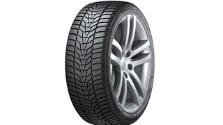 Hankook Winter I-Cept evo 3: Die beiden 20 Prozent breiteren Entwässerungsrillen im V-förmigem Profil reduzieren die Gefahr von Aquaplaning. (Bild: Hankook)