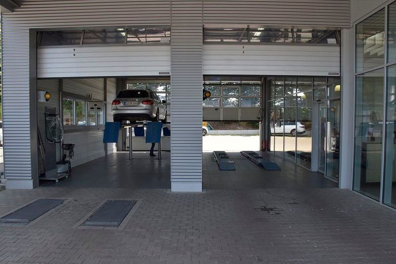 Die Direktannahme ist praktischerweise eine Durchfahrthalle. (Rosenow/»kfz-betrieb«)