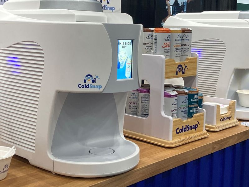 Die Idee kam von den eigenen Kindern: Warum gibt's keine Maschine, die Softeis in verschiedenen Geschmacksrichtungen herstellt? Der Geschäftsführer von Cold Snap hat's mit Solidworks umgesetzt und jetzt gibt es immer frisches Eis zu Hause. (Bild: Stefanie Michel)