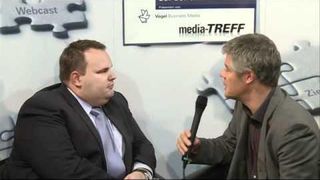 Daniel Hikel zur Integration von Smarter Commmerce und Social Commerce in Marketingstrategien (YouTubePlayer_23343_mediaTREFF)