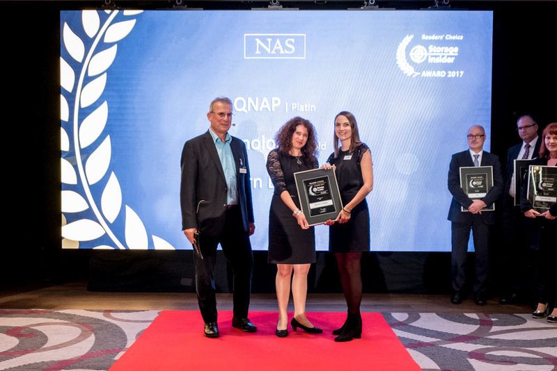 Die Gewinner der Storage-Insider Readers´Choice Awards 2017 in der Kategorie NAS: Maria Fritz und Simone Strobel nahmen den Silber-Award für Western Digital entgegen.  (Herr Müller, herrmueller.info)