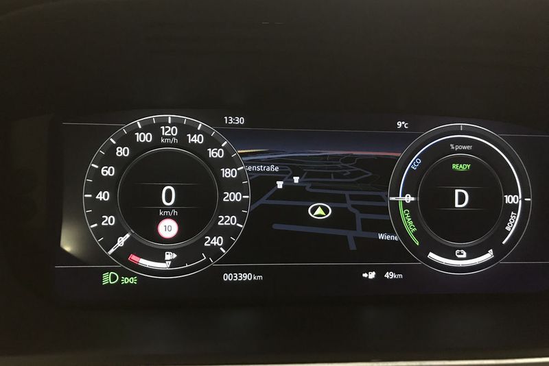 Beim Kilometerstand von 3.390 zeigt die Anzeige eine Reichweite von 49 Kilometern an. (Michel / »kfz-betrieb«)