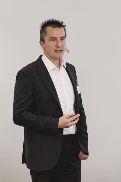 Ohne Verteilnetze, Pumpen, Verdichter, Mess-, Steuer- und Regelungstechnik oder – ganz wichtig – Armaturen wird das mit der Versprochenen H2-Revolution nichts - zum Glück weiß Sven Truckenmüller, Technischer Berater bei den Ventilexperten und Fluidikautomatisierern Gemü, was Ventileexperten wissen müssen. (Bild: Stefan Bausewein)