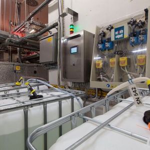 Die durch Sensoren ermittelten Daten der Waschanlagen tragen einen Teil zur Transparenz beim Verbrauch von Reinigungsmitteln und chemischen Additiven bei.(Bild:  Siemens)